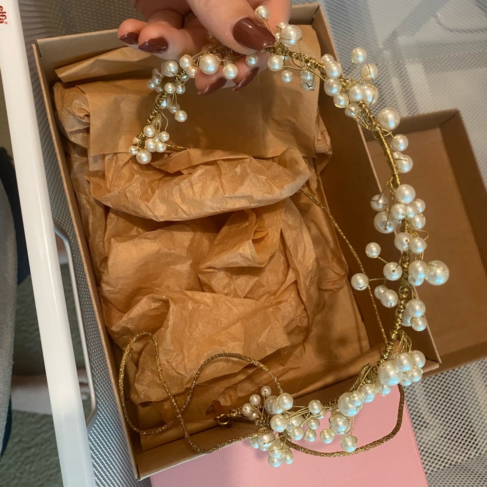 Jennifer Behr pearl primavera circlet, like new (in original box!)